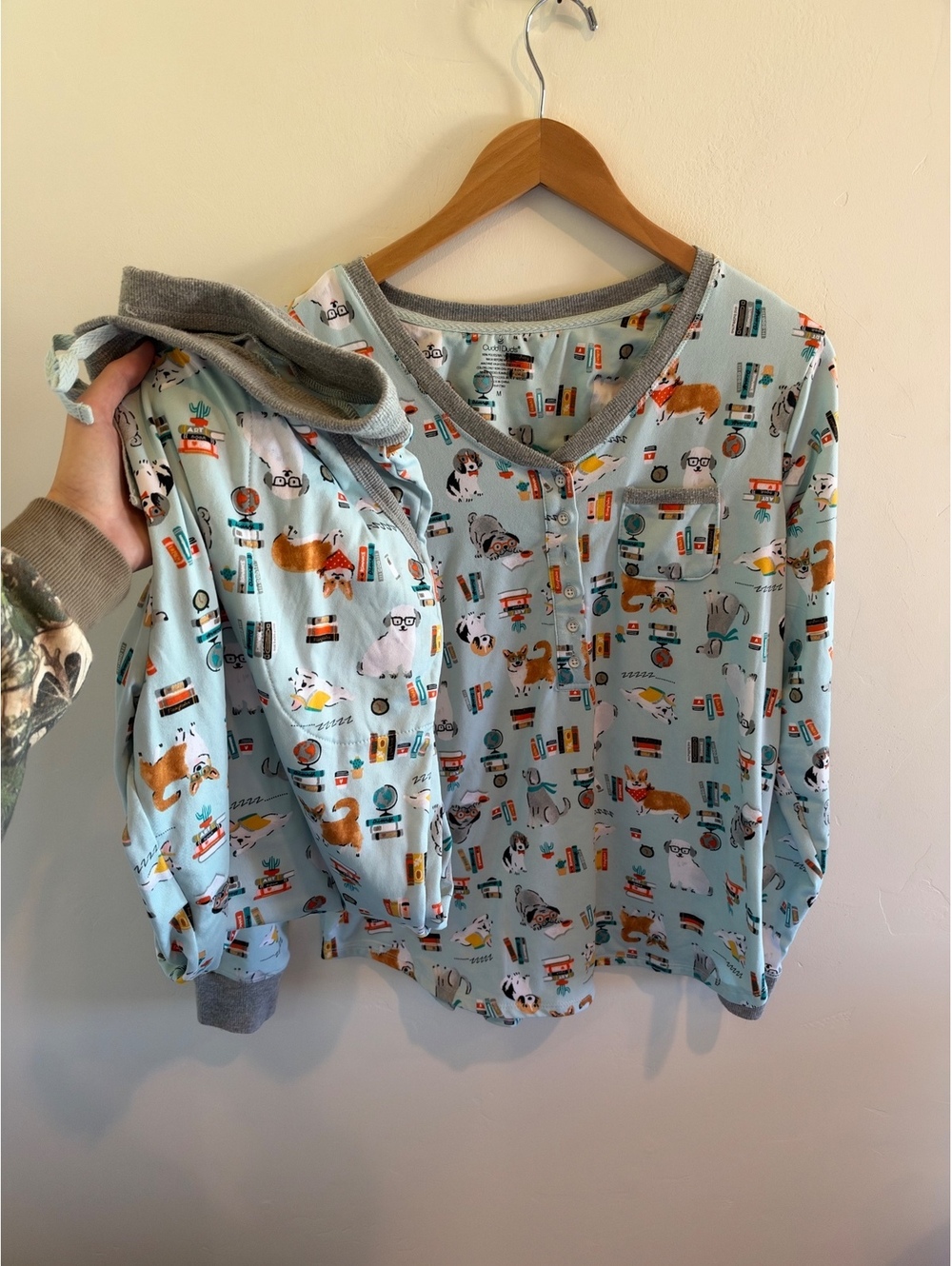 Cuddl Duds Women’s Medium Dog & Books Pajama Set Blue Long Sleeve